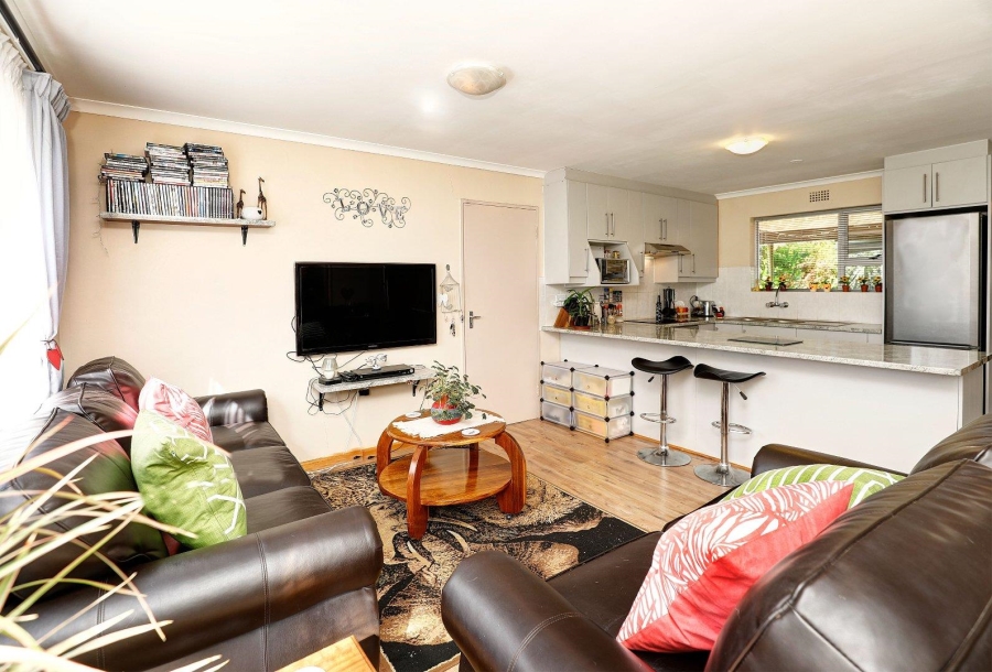 To Let 3 Bedroom Property for Rent in Loevenstein Western Cape